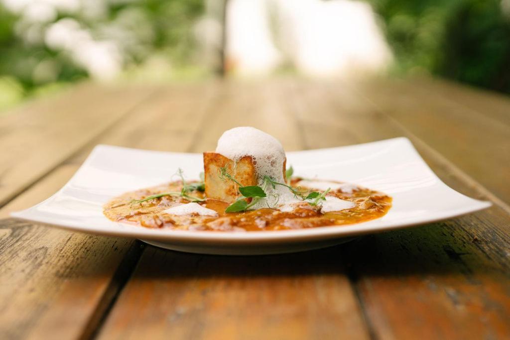 Hotel-Restaurant-Vinothek Felix Sommer Auersthal Bagian luar foto